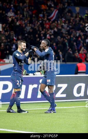 Jese Rodriguez Ruiz (PSG) erzielte das dritte Tor und feierte es mit Blaise Mathuidi (psg) während der Französisch League Cup Fußballspiel, Runde von 16, zwischen Paris Saint Germain und Lille OSC am 14. Dezember 2016 im Parc des Princes Stadion in Paris, Frankreich - Foto Stephane Allaman / DPPI Stockfoto