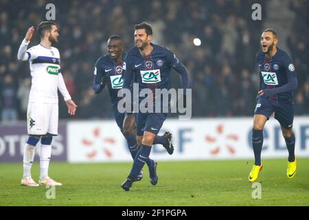 Thiago Motta Santon Olivares (psg) erzielte ein Tor und feierte es mit Blaise Mathuidi (psg), Layvin Kurzawa (psg) während der Französisch-Cup-Fußballspiel, Runde 64, zwischen Paris Saint-Germain und SC Bastia am 7. Januar 2017 im Parc des Princes Stadion in Paris, Frankreich - Foto Stephane Allaman / DPPI Stockfoto