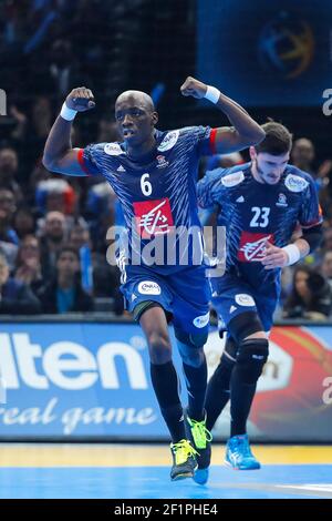 Guy Olivier NYOKAS (FRA), Ludovic FABREGAS (FRA) während der Männer Handball Weltmeisterschaft Frankreich 2017 Match Gruppe A, zwischen Frankreich und Brasilien, am 11. Januar 2017 in der Accorhotels Arena in Paris, Frankreich - Foto Stephane Allaman / DPPI Stockfoto