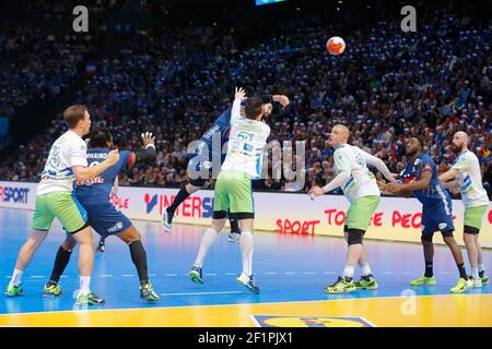 Nikola KARABATIC (FRA) erzielte ein Tor, HENIGMAN Nik (SLO - Slowenien), GABER Matej (SLO - Slowenien), Luc ABALO (FRA) ++, KAVTICNIK Vid (SLO - Slowenien), CINGESAR Darko (SLO - Slowenien), Cedric SORHAINDO (FRA) ++) während des Halbhandball-Finales der französischen und slowenischen Meisterschaft 2017. Am 26th. Januar 2017 im Accor Hotel Arena, Frankreich - Foto Stephane Allaman / DPPI Stockfoto