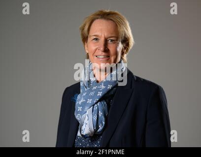 Dresden, Deutschland. März 2021, 08th. Martina Voss-Tecklenburg, Nationalcoach der deutschen Frauen-Fußballnationalmannschaft, beginnt auf Einladung des Sächsischen Ministeriums für Chancengleichheit in der Dreikönigskirche eine Podiumsdiskussion anlässlich des diesjährigen Frauentags zur Gleichstellung der Geschlechter im Sport. Quelle: Robert Michael/dpa-Zentralbild/ZB/dpa/Alamy Live News Stockfoto