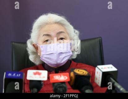 (210309) -- HONGKONG, 9. März 2021 (Xinhua) -- die ehemalige Justizministerin der Regierung der Sonderverwaltungsregion Hongkong (HKSAR), Elsie Leung, erhält am 9. März 2021 ein Interview. Die Verbesserung des Hongkonger Wahlsystems ist unerlässlich und hat eine solide rechtliche Grundlage, sagte die ehemalige Justizministerin der Regierung der Sonderverwaltungsregion Hongkong (HKSAR), Elsie Leung, am Dienstag: Betont, dass Hongkong eine noch bessere Zukunft mit dem verbesserten Wahlsystem annehmen wird.MIT "Hongkong eine bessere Zukunft mit verbessertem Wahlsystem zu gehen: Ehemalige HKSAR gov't offizielle Stockfoto