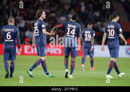 Blaise Mathuidi (psg) erzielte ein Tor und feierte es mit Adrien Rabiot (psg), Marco Verratti (psg), Javier Matias Pastore (psg), Serge Aurier (psg) während der französischen Meisterschaft Ligue 1 Fußballspiel zwischen Paris Saint-Germain und EA Guingamp am 9. April 2017 im Parc des Princes Stadion in Paris, Frankreich - Foto Stephane Allaman / DPPI Stockfoto
