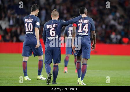 Blaise Mathuidi (psg) erzielte ein Tor und feierte es mit Marco Verratti (psg), Javier Matias Pastore (psg) während der französischen Meisterschaft Ligue 1 Fußballspiel zwischen Paris Saint-Germain und EA Guingamp am 9. April 2017 im Parc des Princes Stadion in Paris, Frankreich - Foto Stephane Allaman / DPPI Stockfoto