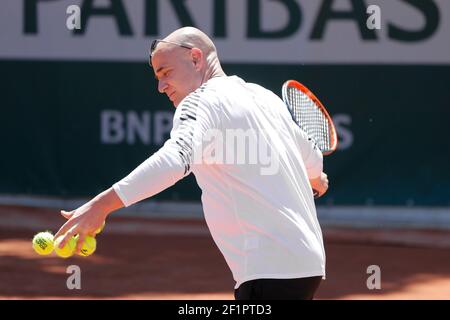 Andre Kirk Agassi (USA) neuer Trainer von Novak Djokovic (SRB) beim Training auf dem Platz 5 während der Roland Garros French Tennis Open 2017, Vorschau, am Mai ...... , 2017, im Roland Garros Stadion in Paris, Frankreich - Foto Stephane Allaman / DPPI Stockfoto