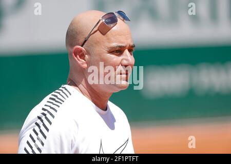 Andre Kirk Agassi (USA) neuer Trainer von Novak Djokovic (SRB) beim Training auf dem Platz 5 während der Roland Garros French Tennis Open 2017, Vorschau, am Mai ...... , 2017, im Roland Garros Stadion in Paris, Frankreich - Foto Stephane Allaman / DPPI Stockfoto