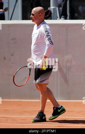 Andre Kirk Agassi (USA) neuer Trainer von Novak Djokovic (SRB) beim Training auf dem Platz 5 während der Roland Garros French Tennis Open 2017, Vorschau, am Mai ...... , 2017, im Roland Garros Stadion in Paris, Frankreich - Foto Stephane Allaman / DPPI Stockfoto