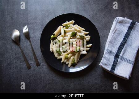 Beliebte italienische Gericht Käse Pasta Draufsicht Stockfoto