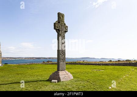 St. Martins Kreuz aus dem späten achten Jahrhundert in Iona Abbey, Iona, vor der Isle of Mull, Inner Hebrides, Argyll und Bute, Schottland, Großbritannien Stockfoto