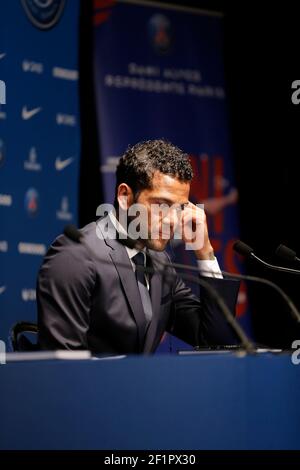 Paris Saint-Germain Neuzugang Dani Alves neuer brasilianischer Verteidiger bei PSG (Daniel Alves da Silva) während einer Pressekonferenz am 12. Juli 2017 im Parc des Princes Stadion in Paris, Frankreich - Foto Stephane Allaman / DPPI Stockfoto