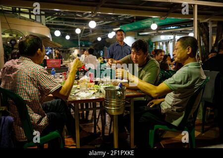 Das Nachtleben im Stadtzentrum von Hanoi in Vietnam Stockfoto