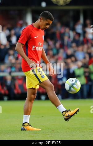 Marcos Aoas Correa dit Marquinhos (PSG) beim Aufwärmen während des Fußballspiels EA Guingamp gegen Paris Saint-Germain zur französischen Meisterschaft L1 am 13. August 2017 im Roudourou-Stadion in Guingamp, Frankreich - Foto Stephane Allaman / DPPI Stockfoto