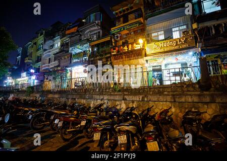 Das Nachtleben im Stadtzentrum von Hanoi in Vietnam Stockfoto