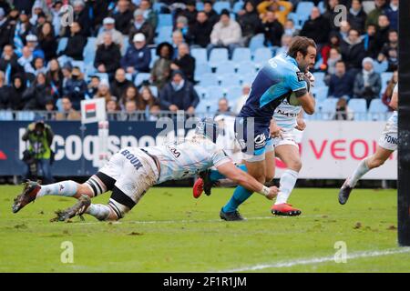 Joffrey MICHEL (Montpellier Herault Rugby) von BERNARD LE ROUX (RACING METRO 92) während der französischen Meisterschaft Top 14 Rugby Union Spiel zwischen Racing Metro 92 und Montpellier Herault Rugby, am 26. November 2017, im Yves du Manoir Stadion in Colombes, Frankreich, Foto Stephane Allaman / DPPI Stockfoto