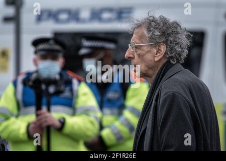 Coronavirus: Piers Corbyn nimmt an einer versuchten Anti-Lockdown-Veranstaltung von 20-30 Demonstranten auf Richmond Green im Südosten von London, Großbritannien, Teil. Stockfoto