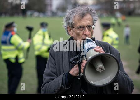 Coronavirus: Piers Corbyn nimmt an einer versuchten Anti-Lockdown-Veranstaltung von 20-30 Demonstranten auf Richmond Green im Südosten von London, Großbritannien, Teil. Stockfoto