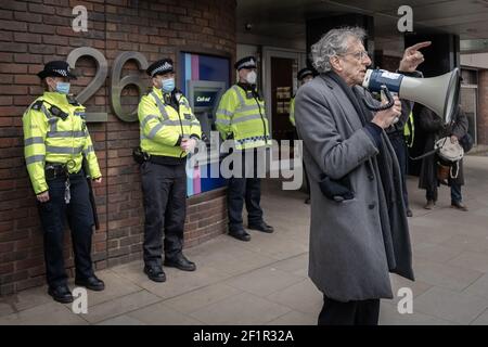 Coronavirus: Piers Corbyn nimmt an einer versuchten Anti-Lockdown-Veranstaltung von 20-30 Demonstranten auf Richmond Green im Südosten von London, Großbritannien, Teil. Stockfoto