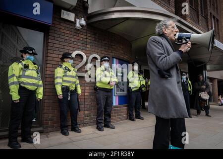 Coronavirus: Piers Corbyn nimmt an einer versuchten Anti-Lockdown-Veranstaltung von 20-30 Demonstranten auf Richmond Green im Südosten von London, Großbritannien, Teil. Stockfoto