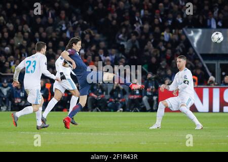 Edinson Roberto Paulo Cavani Gomez (psg) (El Matador) (El Botija) (Florestan) trat den Ball, Sergio Ramos (Real Madrid Club de Futbol), Raphael Varane (Real Madrid Club de Futbol), Mateo Kovacic (Real Madrid Club de Futbol) während der UEFA Champions League, Runde 16, 2nd-Bein-Fußballspiel zwischen Paris Saint-Germain FC und Real Madrid CF am 6. März 2018 im Parc des Princes Stadion in Paris, Frankreich - Foto Stephane Allaman / DPPI Stockfoto