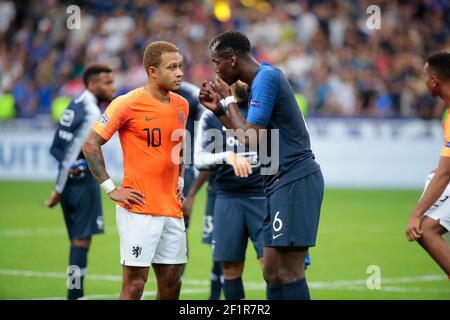 Memphis Depay (NDL) und Paul Pogba (FRA) hatten ein Gespräch während der UEFA Nations League, League A, Gruppe 1 Fußballspiel zwischen Frankreich und den Niederlanden am 9. September 2018 im Stade de France Stadion in Saint-Denis in der Nähe von Paris, Frankreich - Foto Stephane Allaman / DPPI Stockfoto