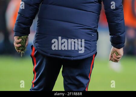 Jonathan Calderwood (gardner PSG) bei der Arbeit in der Halbzeit während der französischen Meisterschaft L1 Fußballspiel zwischen Paris Saint-Germain und Lyon am 7th. Oktober 2018 im Parc des Princes Stadion in Paris, Frankreich - Foto Stephane Allaman/ DPPI Stockfoto