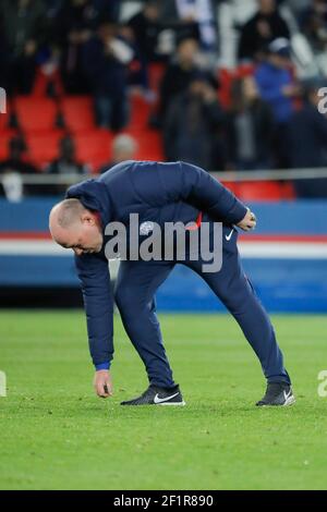 Jonathan Calderwood (gardner PSG) bei der Arbeit in der Halbzeit während der französischen Meisterschaft L1 Fußballspiel zwischen Paris Saint-Germain und Lyon am 7th. Oktober 2018 im Parc des Princes Stadion in Paris, Frankreich - Foto Stephane Allaman/ DPPI Stockfoto