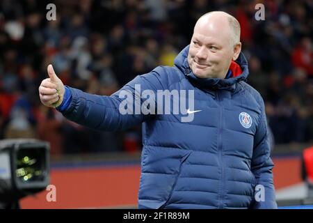 Jonathan Calderwood (gardner PSG) bei der Arbeit in der Halbzeit während der französischen Meisterschaft L1 Fußballspiel zwischen Paris Saint-Germain und Lyon am 7th. Oktober 2018 im Parc des Princes Stadion in Paris, Frankreich - Foto Stephane Allaman/ DPPI Stockfoto