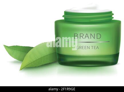 Vektorset für kosmetisch realistische Darstellung. Grüne offene Glas mit silbernem Markenetikett und grünen Teeblättern, mit Schatten, isoliert auf weißem Hintergrund. Naturkosmetik-Konzept, Bio-Formel für gesunde Haut Stock Vektor