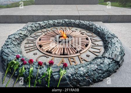 Grab des unbekannten Soldaten im Memorial Park des ewigen Ruhms - Kiew, Ukraine Stockfoto