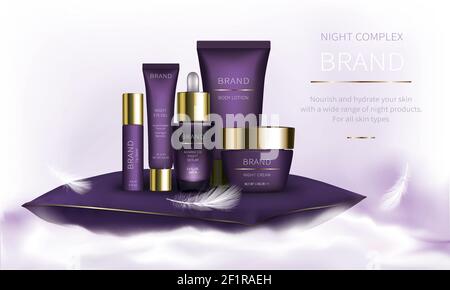 Nachtkosmetikserie für die Gesichtspflege, realistischer Vektor. Purple Glas Creme und Serum, Kunststoffschlauch mit Augengel. Kosmetik steht auf weißer flauschiger Wolke auf hellem Hintergrund mit weichen Federn Stock Vektor
