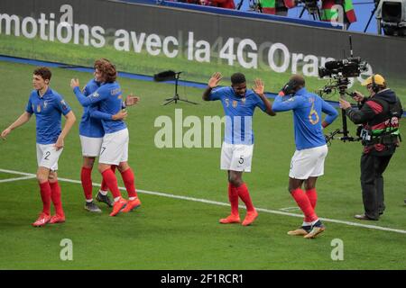 Samuel Umtiti (FRA) erzielte ein Tor, Feier und Tanz mit Paul Pogba (FRA), Kilian Mbappe (FRA) in den Armen von Antoine Griezmann (FRA), Benjamin Pavard (FRA) während der UEFA EURO 2020, Qualifying Group H Fußballspiel zwischen Frankreich und Island am 25. März 2019 im Stade de France in Saint-Denis, Frankreich - Foto Stephane Allaman / DPPI Stockfoto