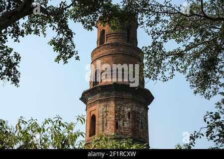 Firoz Minar Ruinen von dem, was war die Hauptstadt der muslimischen Nawabs von Bengalen in den 13th bis 16th Jahrhunderten in Gour, West Bengalen, Indien. Stockfoto