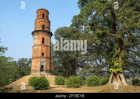 Firoz Minar Ruinen von dem, was war die Hauptstadt der muslimischen Nawabs von Bengalen in den 13th bis 16th Jahrhunderten in Gour, West Bengalen, Indien. Stockfoto