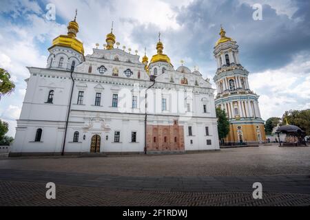 Dormition Kathedrale und großer Lavra Glockenturm am Pechersk Lavra Kloster Komplex - Kiew, Ukraine Stockfoto