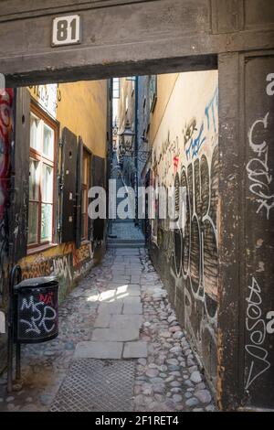 Graffiti auf dem schmalen Mårten Trotzigs Gränd, Gamla Stan, Stockholm, Schweden. Stockfoto