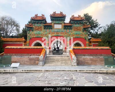 Tor im Putuo Zongcheng Buddhistischen Tempel, einer der acht Äußeren Tempel von Chengde, China Stockfoto