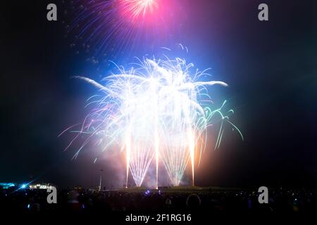 Feuerwerk geht während Aberdeen's jährlicher Feuerwerkssemonce am Beach Boulevard, Aberdeen am 5. November 2018. Aberdeen, Schottland. Stockfoto