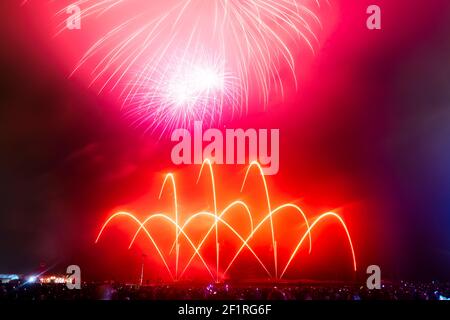 Feuerwerk geht während Aberdeen's jährlicher Feuerwerkssemonce am Beach Boulevard, Aberdeen am 5. November 2018. Aberdeen, Schottland. Stockfoto