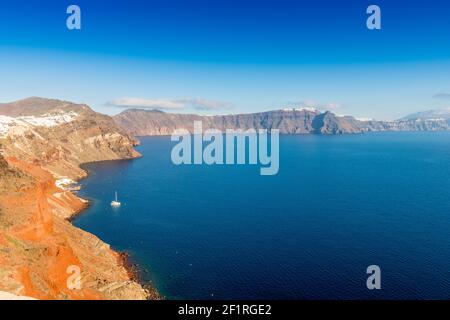 Caldera und Klippe der Insel Santorini in der Kykladen in Griechenland Stockfoto