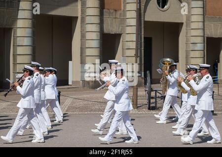 Wachwechsel, begleitet von der Royal Swedish Navy Band, Kungliga Slottet, Gamla Stan, Stockholm, Schweden. Stockfoto