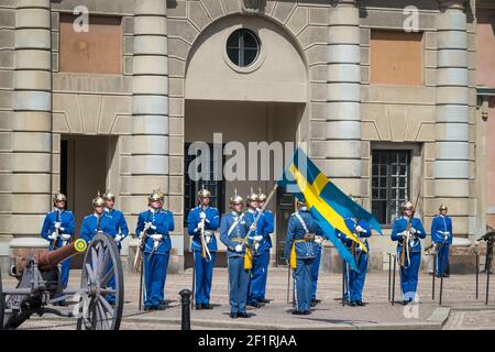 Wachwechsel, begleitet von der Royal Swedish Navy Band, Kungliga Slottet, Gamla Stan, Stockholm, Schweden. Stockfoto