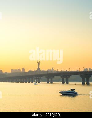 Dnipro Fluss Paton Brücke Kiew Stockfoto