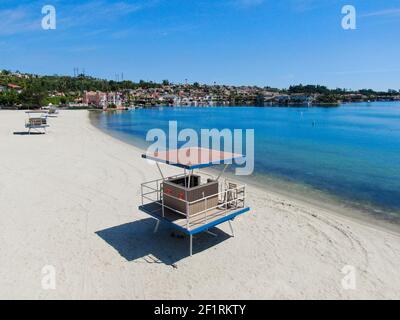 Luftaufnahme des Lake Mission Viejo, mit Erholungseinrichtungen und Strand Playa Del Norte. Kalifornien Stockfoto