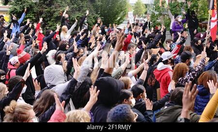 Auburn, WA / USA â €" Juni 2: Street View Demonstranten versammeln sich am Rathaus zu März für George Floyd Auburn am 2. Juni 2020 Stockfoto