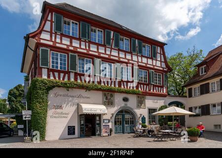 Blick auf das historische Hotel Loewen oder das Lions Hotel in Hagnau am Bodensee in Süddeutschland Stockfoto