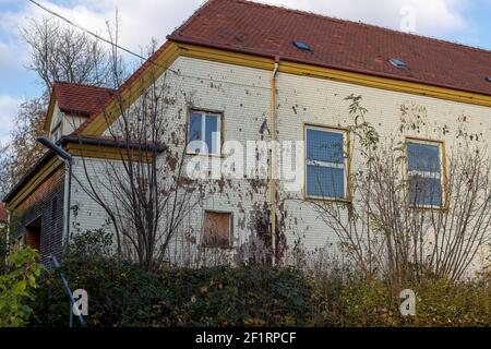 Eine Aufnahme eines Gebäudes aus einem niedrigen Winkel Stockfoto