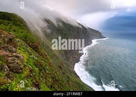 Blick auf die Landschaft von Ponta do Pargo Leuchtturm Stockfoto