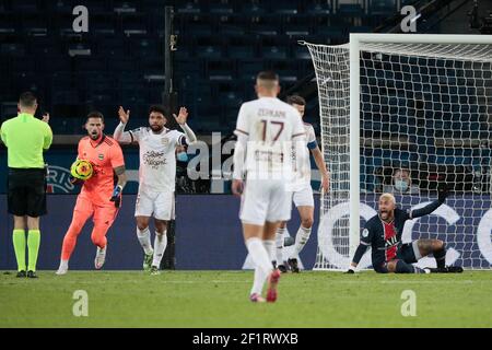 Neymar da Silva Santos Junior - Neymar Jr (PSG) reagierte auf Octavio Henrique Passos Santos (Girondins de Bordeaux) Fouls der Spieler Neymar da Silva Santos Junior - Neymar Jr (PSG) während der französischen Meisterschaft Ligue 1 Fußballspiel zwischen Paris Saint-Germain und Girondins de Bordeaux am 28. November, 2020 im Stadion Parc des Princes in Paris, Frankreich - Foto Stephane Allaman / DPPI Stockfoto