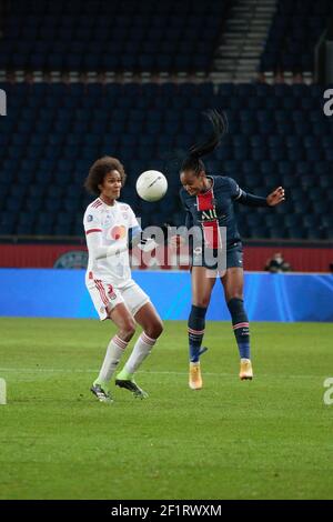 Wendie Renard (Olympique Lyonnais) und Marie-Antoinette Katoto (PSG Feminin) während der französischen Frauenmeisterschaft, D1 Arkema Fußballspiel zwischen Paris Saint-Germain und Olympique Lyonnais am 20. November 2020 im Parc des Princes Stadion in Paris, Frankreich - Foto Stephane Allaman / DPPI Stockfoto