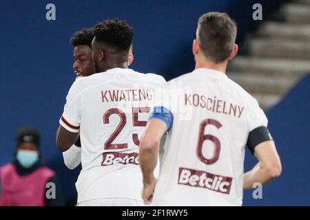 Josh MAJA (Girondins de Bordeaux) erzielte ein Tor, Feier mit Enock KWATENG (Girondins de Bordeaux), Laurent KOSCIELNY (Girondins de Bordeaux) während der französischen Meisterschaft Ligue 1 Fußballspiel zwischen Paris Saint-Germain und Girondins de Bordeaux am 28. November 2020 im Parc des Princes Stadion in Paris, Frankreich - Foto Stephane Allaman / DPPI Stockfoto